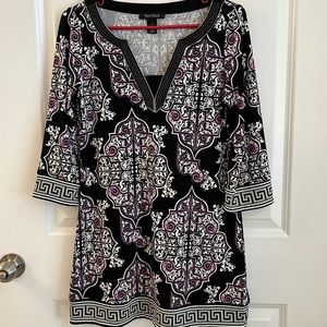 White House, Black market black white and light purple rayon tunic size small